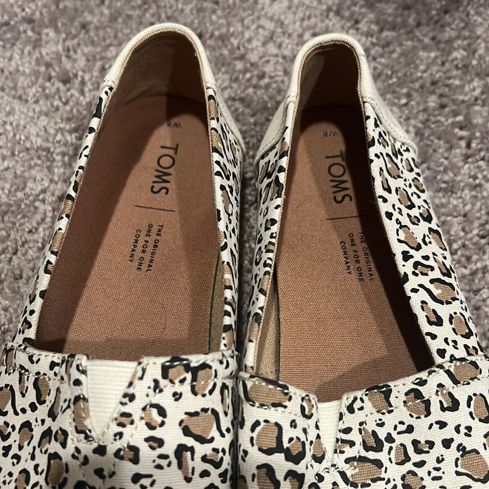 Toms - Picture 2 of 2